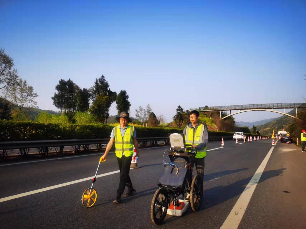 川高公司在达陕高速路面养护工程运用修复新技术01.png