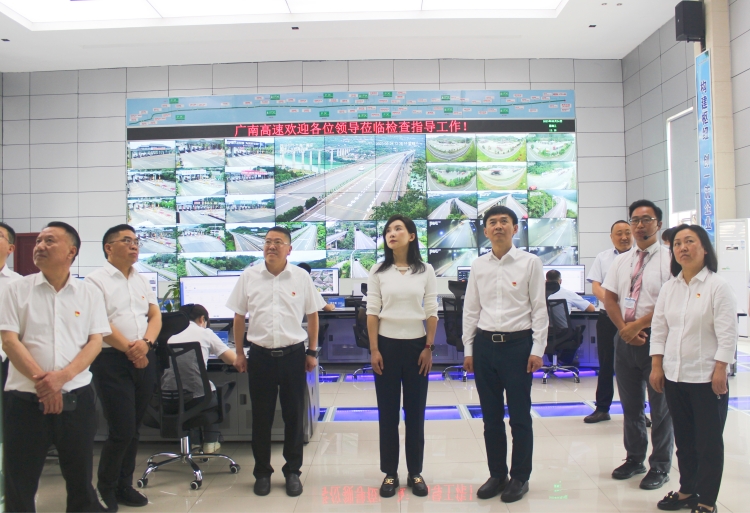 广南高速监控总中心调研3.JPG