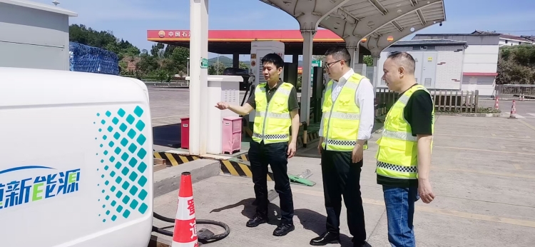 梁董“五一”节前安全督导检查 (1).JPG