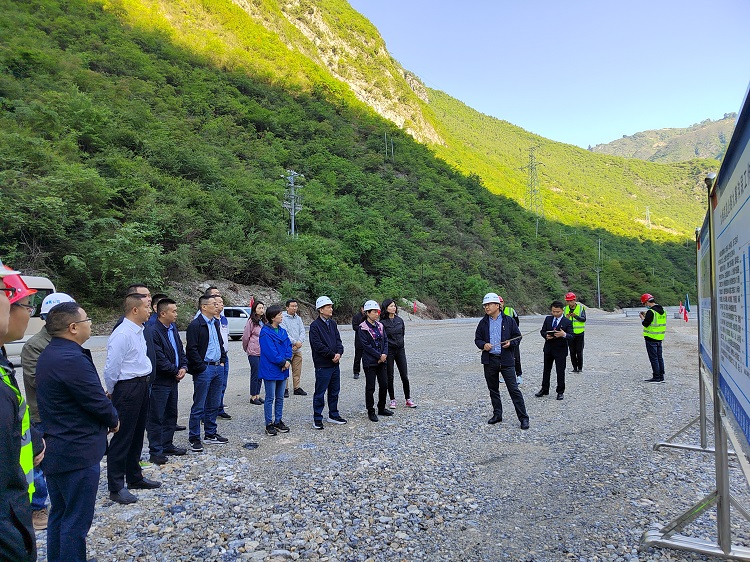 蜀道集团总经理助理李琳一行调研九绵高速九寨沟段项目开元棋牌工作.jpg