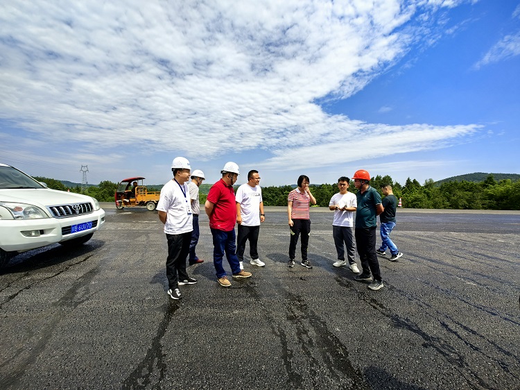 四川省交通工程质量监督站赴九绵高速公路开展交工验收调研.jpg