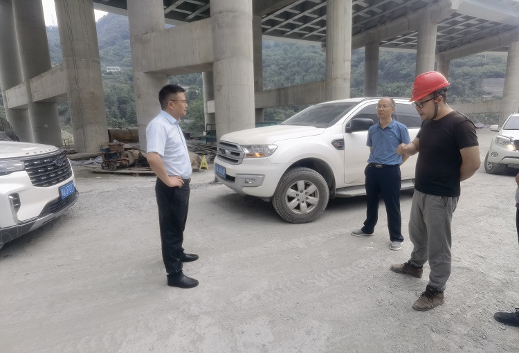 绵九公司党委副书记、总经理傅舰锋检查九绵高速江油段工程开元棋牌情况2.jpg