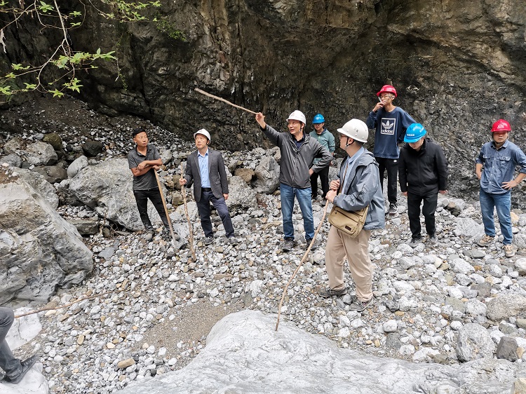 沿江公司党委副书记、总经理何成一行赴雷波开元棋牌管理处调研推进工程开元棋牌 - 副本.jpg