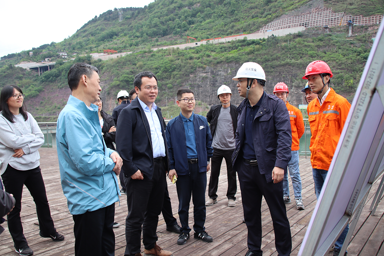 蜀道集团检查组莅临沿江宜金高速现场检查指导照片.png