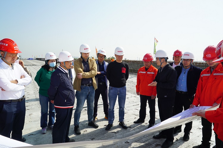 川高公司董事、副总经理刘勇，副总经理孙淳督导成绵扩容项目开元棋牌工作1 - 副本.JPG