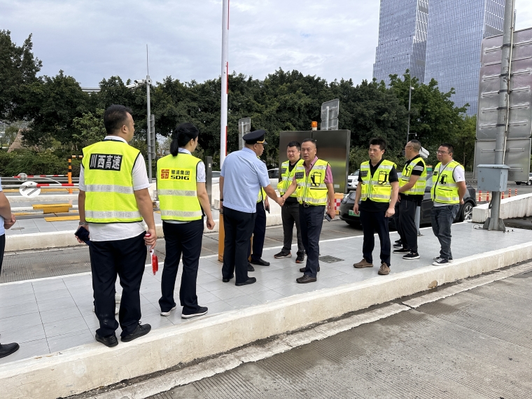 20230628省交通执法总队（厅高管局）督导绕东天府站路域环境提升暨成都大运会服务保障工作 (3)_副本.jpg