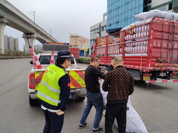 20250405  货车 “失货” 揪心，高速监控暖心守护图片_副本.jpg