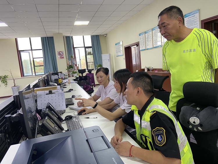 8.29“车海捞真”锁住“元凶”  挽回损失十万余元.JPG