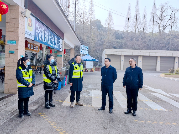 1.27南方公司党委书记、董事长、总经理兰波带队开展督导慰问春运春节工作1.jpg