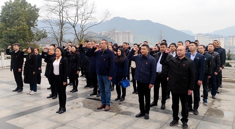 3.2南方公司叙永管理处党支部与叙古公司运营党支部结对开展“追寻红色足迹 领悟长征精神”主题党日活动2.jpg