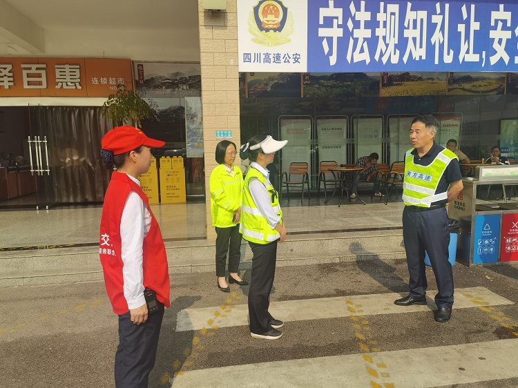 5.1南方公司党委书记、董事长、总经理兰波一行赴隆纳高速督导调研“五一”期间安全保畅工作.jpg