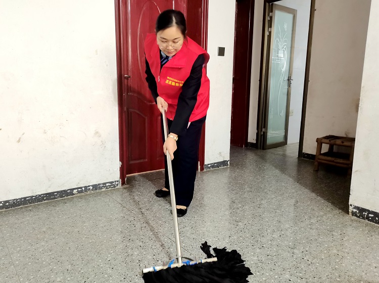 11.10叙永管理处党支部开展“情暖初冬 志愿帮扶”主题党日志愿服务活动3.jpg