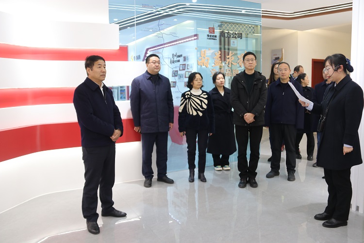 2.1南方公司党委书记、董事长、总经理兰波带队赴隆纳高速开展“冬送温暖”慰问活动暨党性教育基地调研工作 (4).JPG