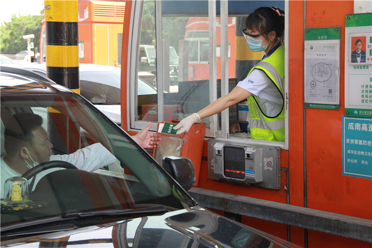 no211-“小卡片”解决大问题 “入川即检”精准高效.JPG