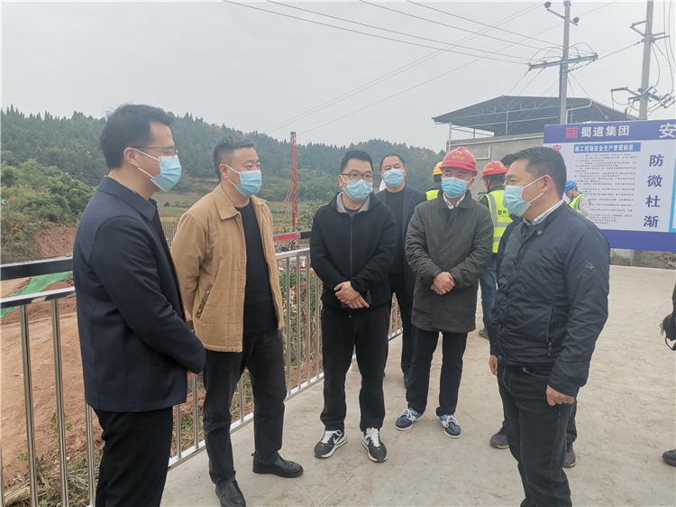 no543-德阳市交通运输局党委委员、副局长李明赴成南扩容项目中江段调研1.jpg